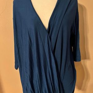 Woman’s Michael Stars crossover top size medium